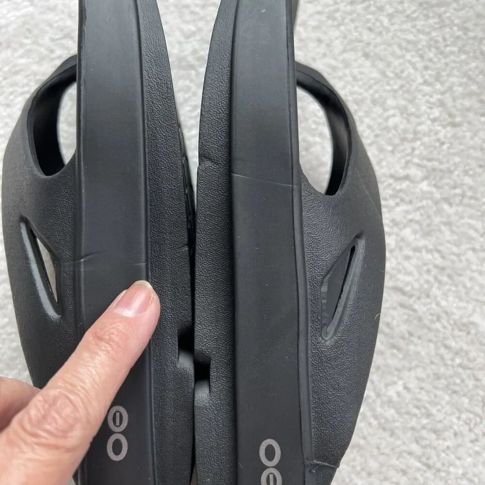 OOFOS OOlala Flip Flop Sandal Womens 8 Black Rubber Casual Recovery Thongs New